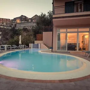 https://meridiana-hotel-taormina.taorminaitalyhotels.com